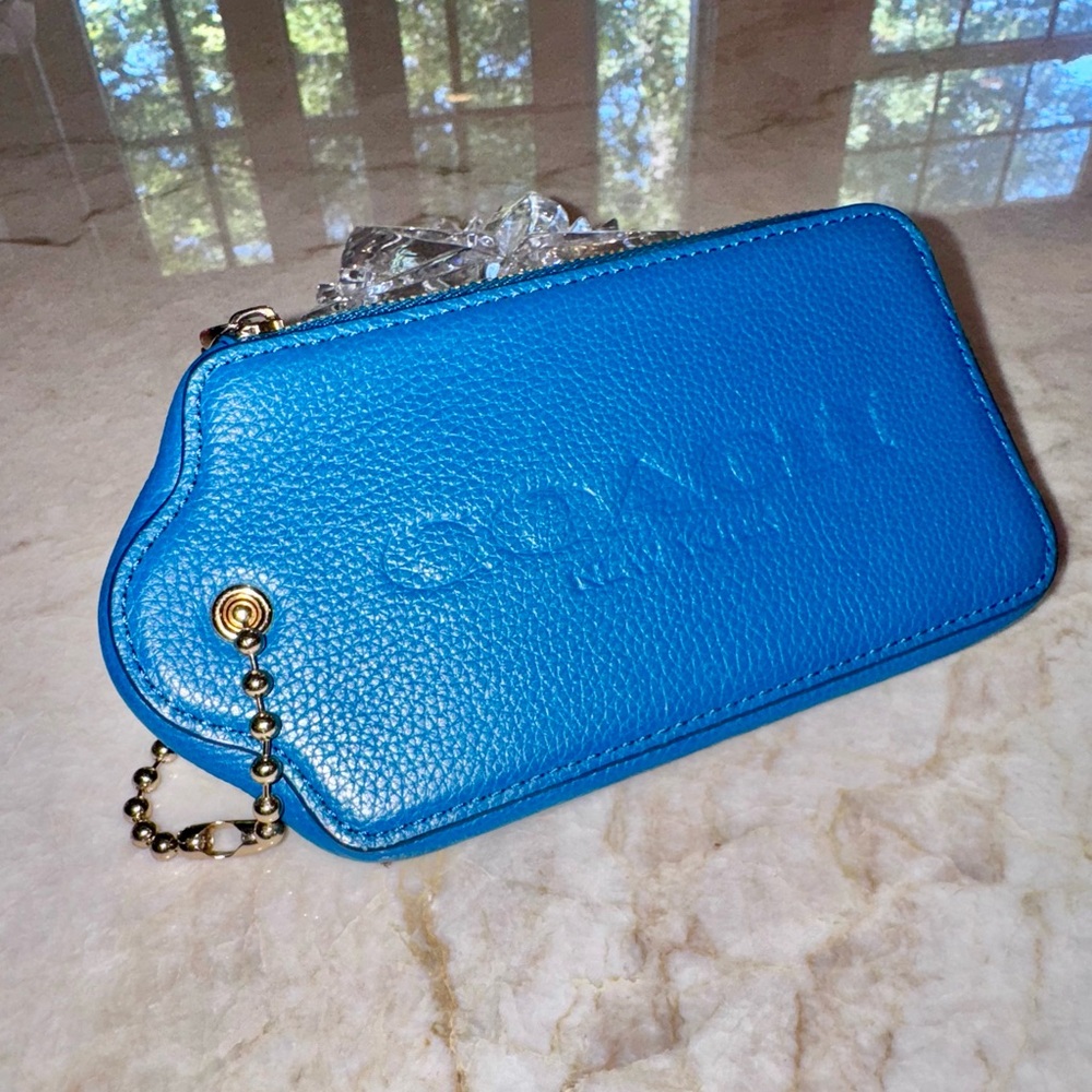 Rare Coach leather hangtag zip wallet in teal